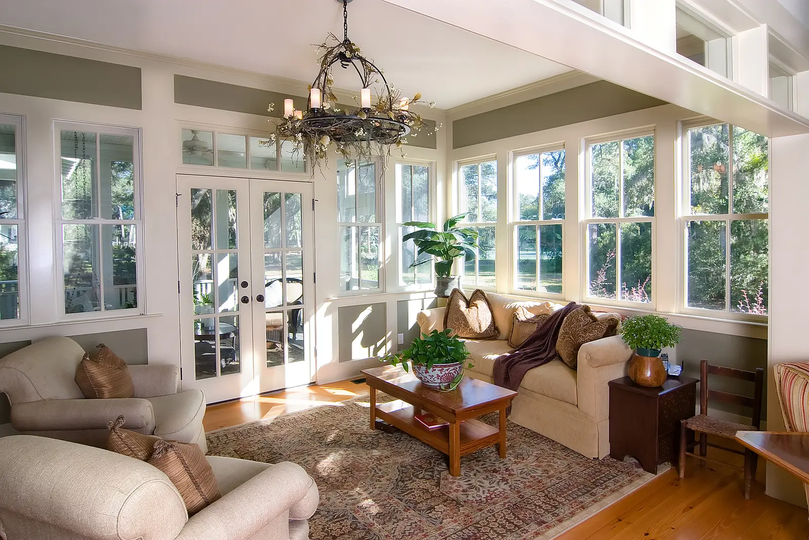 The Pros and Cons of Renting a Furnished House in Clackamas